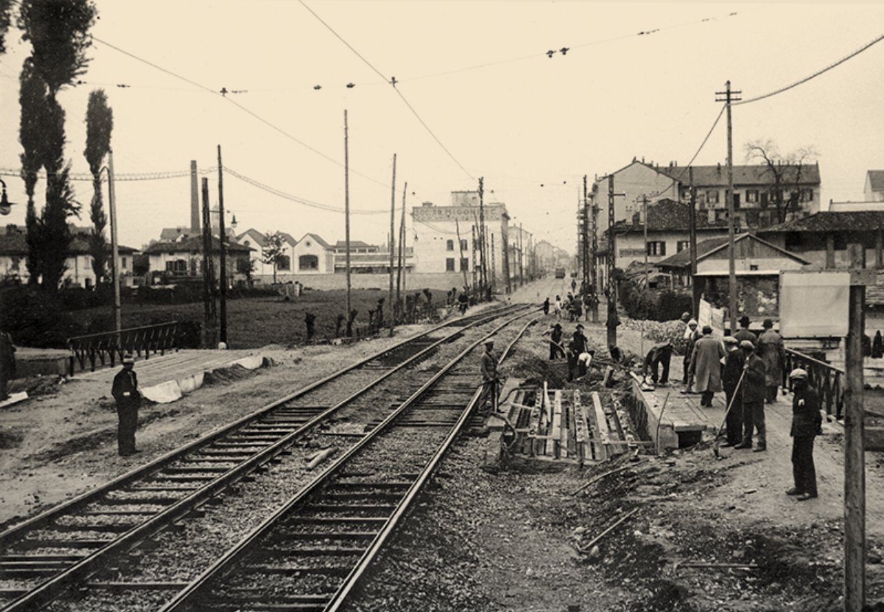 Lo stabilimento Migone in Via Ripamonti, ai margini meridionali di Milano, 1931, con la scritta Soc. An. Migone & C.