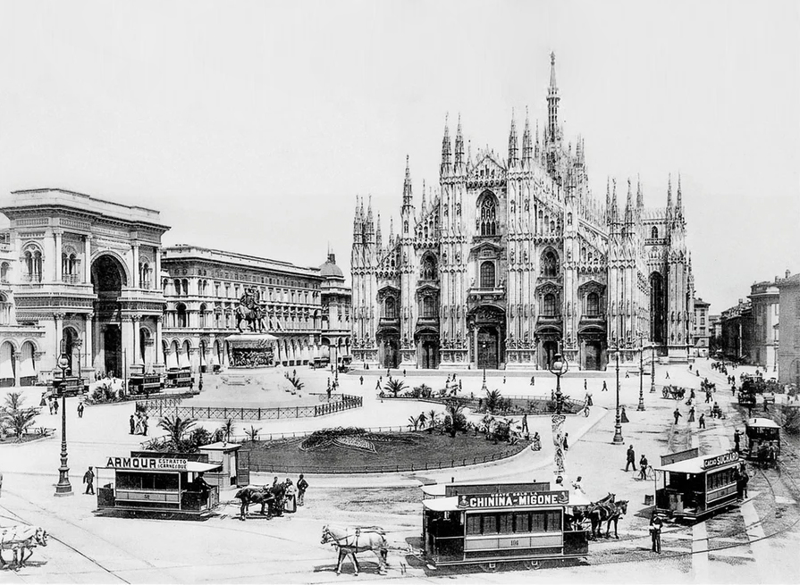 Piazza del Duomo, Milano, 1897, con insegna Chinina Migone
